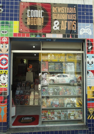 A fachada da Comic Boom! ganhou uma vitrine nova. (Foto: Henrique Almeida)