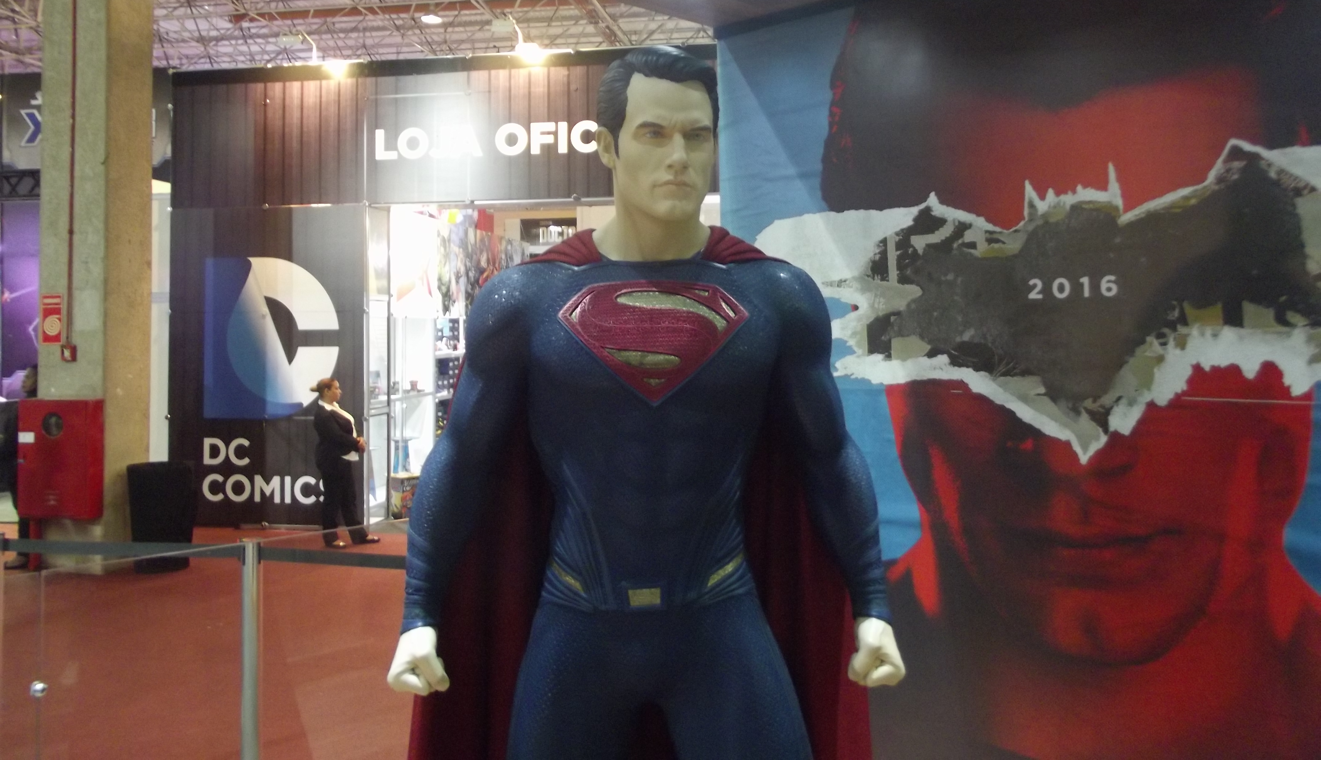 O traje reluzente do Superman irá contrastar com a fantasia surrada do Batman. (Foto: Henrique Almeida)
