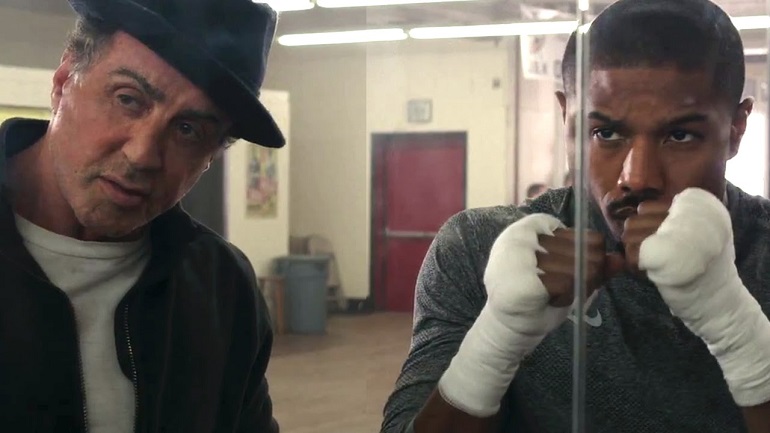 Filho de Apollo Creed, Adonis (Michael B. Jordan) pede para ser treinado por Rocky.