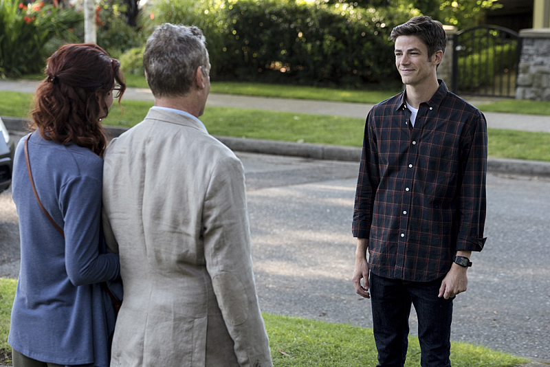 The Flash -- "Flashpoint" -- Image: FLA301a_0065b.jpg -- Pictured (L-R): Michelle Harrison as Nora Allen, John Wesley Shipp as Henry Allen and Grant Gustin as Barry Allen -- Photo: Katie Yu/The CW -- ÃÂ© 2016 The CW Network, LLC. All rights reserved.