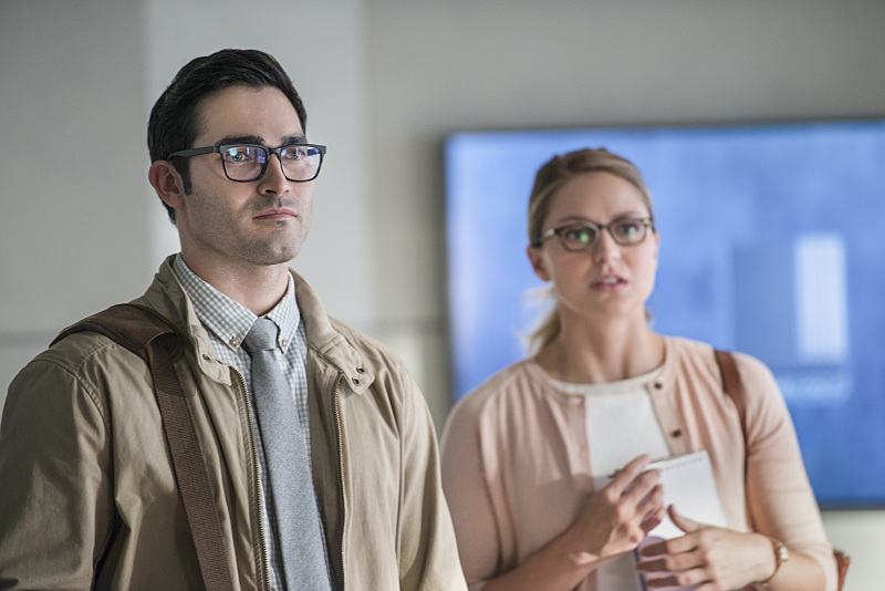 Supergirl -- "The Adventures Of Supergirl" -- Image SPG201a_0213 -- Pictured (L_R) Tyler Hoechlin as Clark and Melissa Benoist Kara -- Photo: Diyah Pera/The CW -- ÃÂ© 2016 The CW Network, LLC. All Rights Reserved