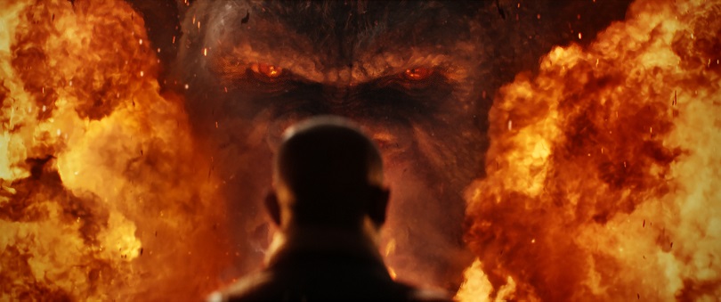 Kong: A Ilha da Caveira causa impacto com suas cenas de explosões e lutas viscerais. (Foto: Warner)